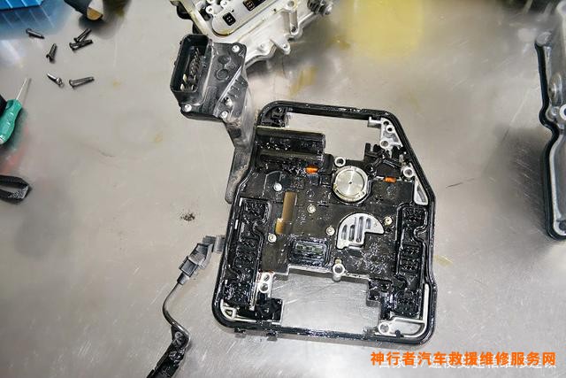 自动变速自动变速箱阀体维修_变速箱维修_法士特大8档箱维修视频