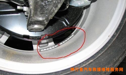 四轮动平衡_汽车四轮平衡_油动老年四轮代步车