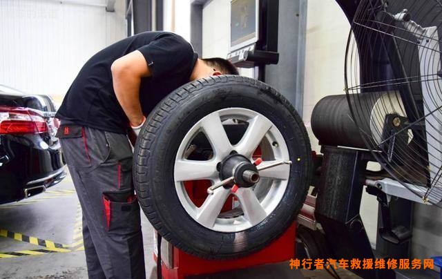 汽车四轮平衡_油动老年四轮代步车_四轮动平衡