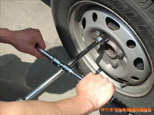 四轮动平衡_汽车四轮平衡_油动老年四轮代步车