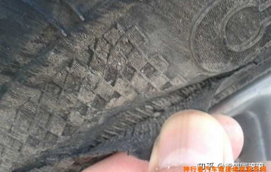 流动补胎换胎 轮胎侧面被蹭破了一块，如图，需要换胎么？