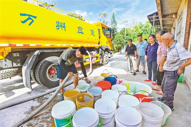紧急送水_送唐环归敷水庄_水护田将绿绕 山排闼送青来