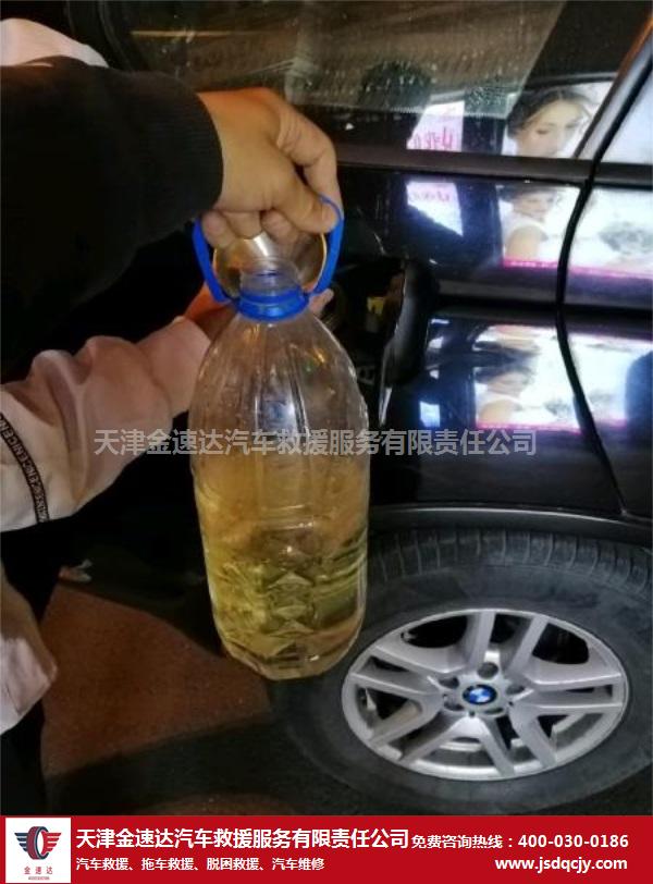 汽车搭电服务_济南汽车电瓶搭电_汽车电瓶如何搭电