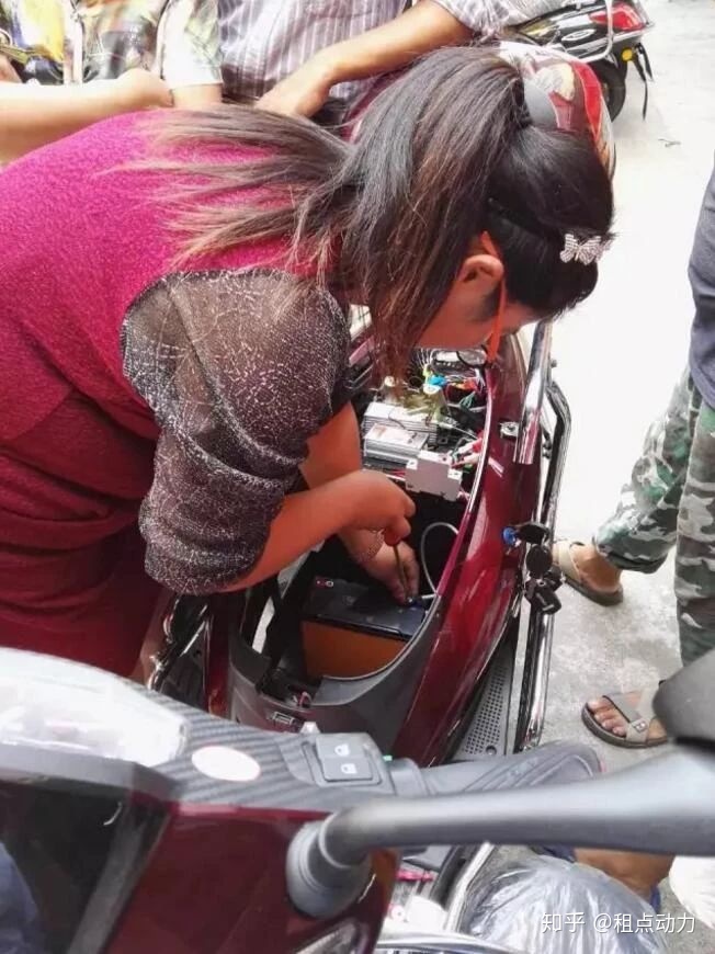 自行车改装成电动_电动自行车维修_自行车式电动车可以跑多远