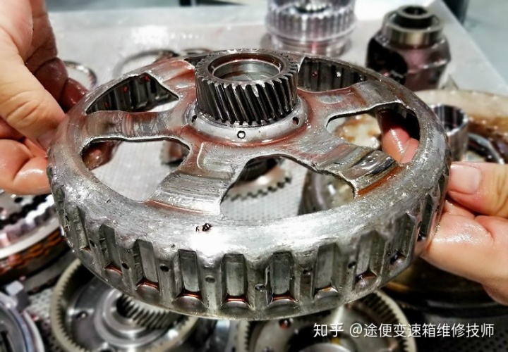 j6变速箱副箱维修视频_变速箱维修_斯太尔中桥箱维修