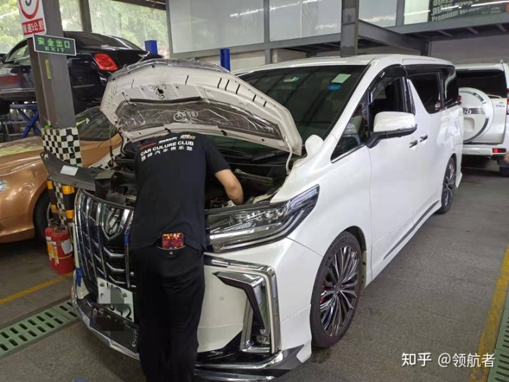 21012款凯越更换电瓶多少钱_汽车电瓶寿命多少更换_电瓶更换