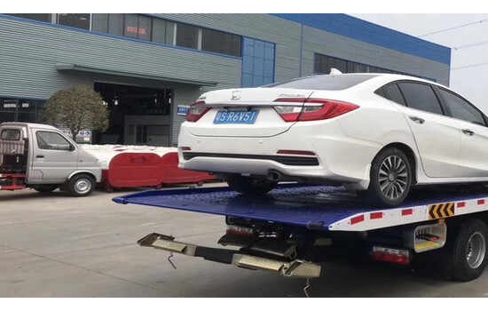 高速拖车救援 车坏在高速路上怎么办，高速上拖车收费吗