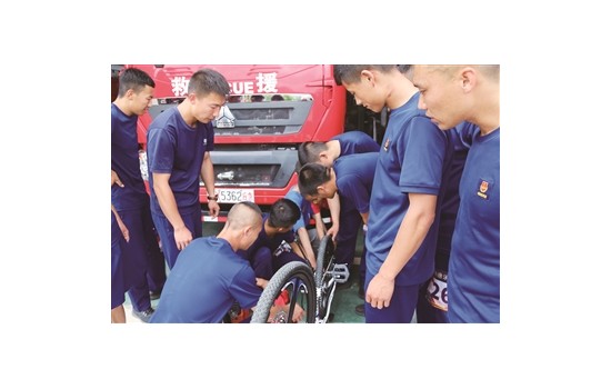 紧急送水 阳山：血透病人急需“救命水”，紧急时刻，消防员来了